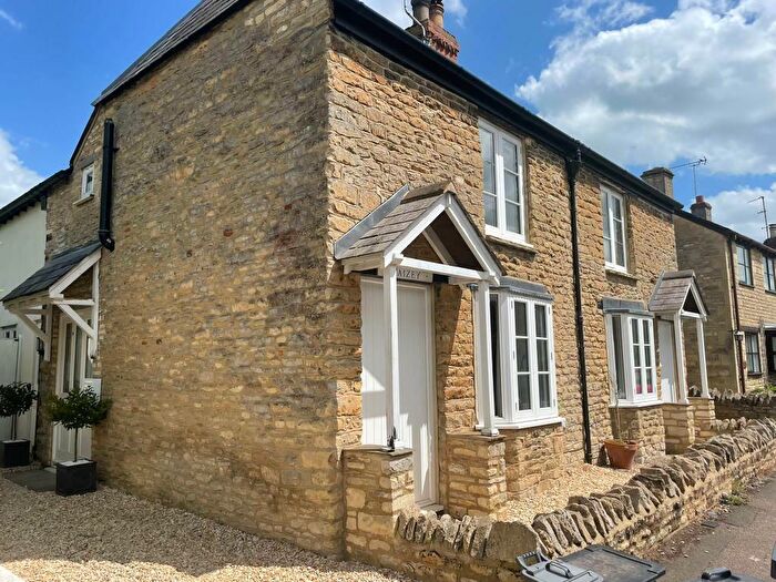 2 Bedroom Cottage To Rent In Church View, Bampton, OX18
