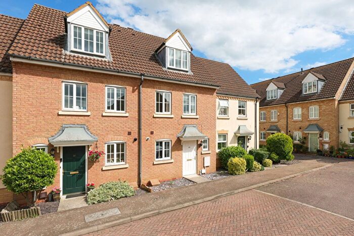 3 Bedroom Semi-detached House For Sale In Headlands, Fenstanton, Huntingdon, PE28