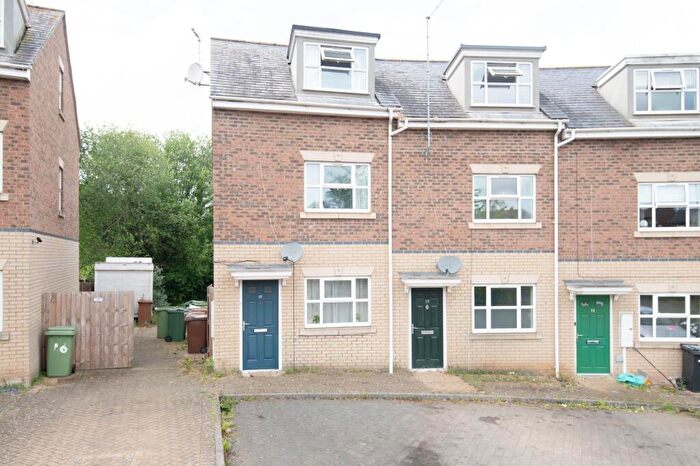 3 Bedroom Terraced House For Sale In The Crescent, Wellingborough, NN8