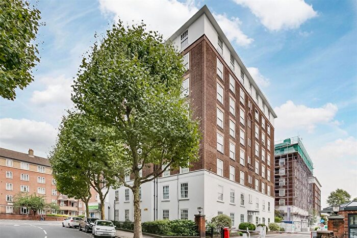 3 Bedroom Flat To Rent In North End House, Fitzjames Avenue, London, W14