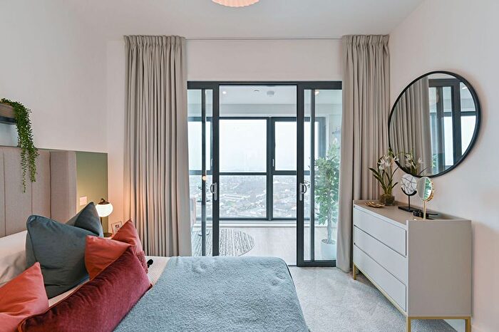2 Bedroom Flat For Sale In London Square Croydon, Croydon, CR0