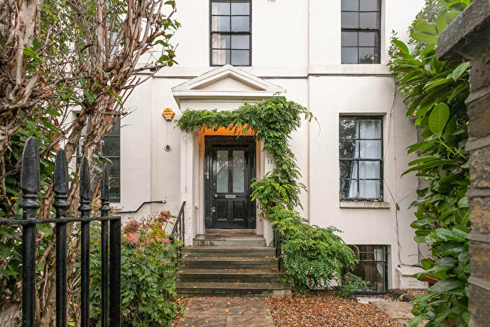 2 Bedroom Apartment For Sale In Albion Road, Stoke Newington, London, N16