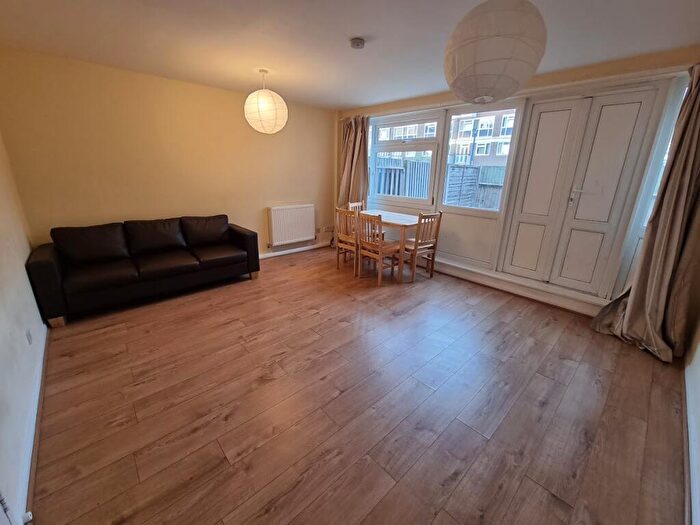 3 Bedroom Maisonette To Rent In Whitton Walk, London, E3