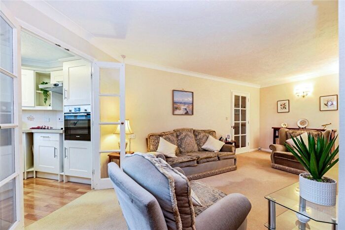 2 Bedroom Flat For Sale In Manor Road North, Hinchley Wood, Esher, Surrey, KT10