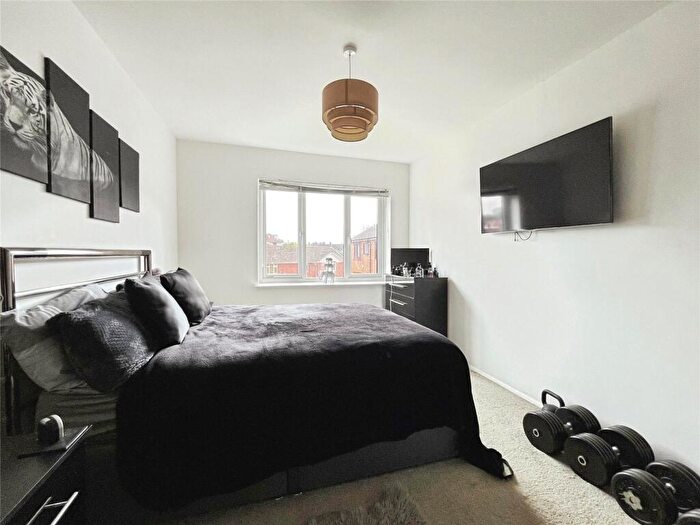 2 Bedroom Flat For Sale In Pullman Place, London, SE9