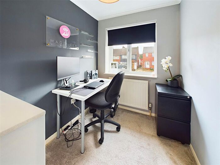 3 Bedroom Terraced House For Sale In Gloucester Avenue, Chelmsford, CM2