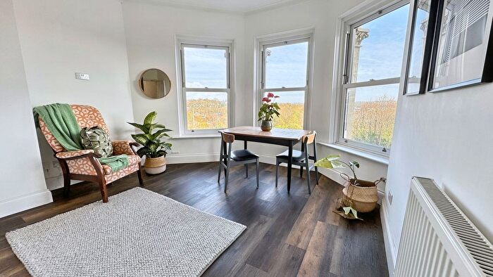 3 Bedroom Flat To Rent In Ashley Hill, Bristol, BS7