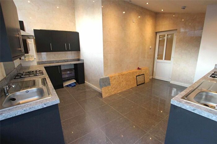 Semi-Detached House To Rent In Tomswood Hill, Ilford, IG6