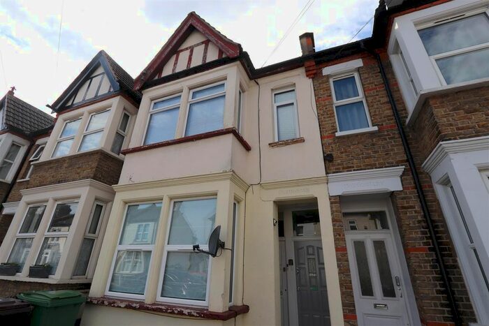2 Bedroom Property To Rent In Salisbury Avenue, Westcliff-On-Sea, SS0