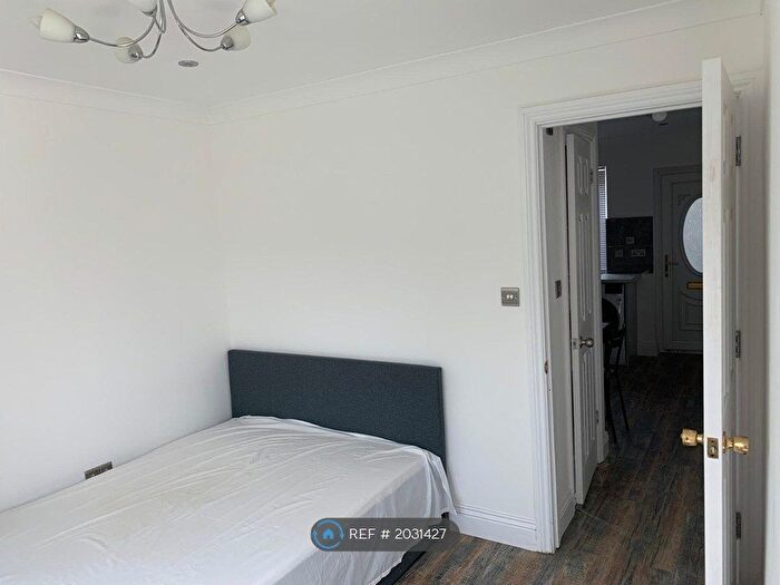 Studio To Rent In Chadwell Heath, Romford, RM6