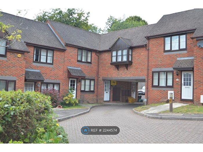 Studio To Rent In The Cloisters, High Wycombe, HP13