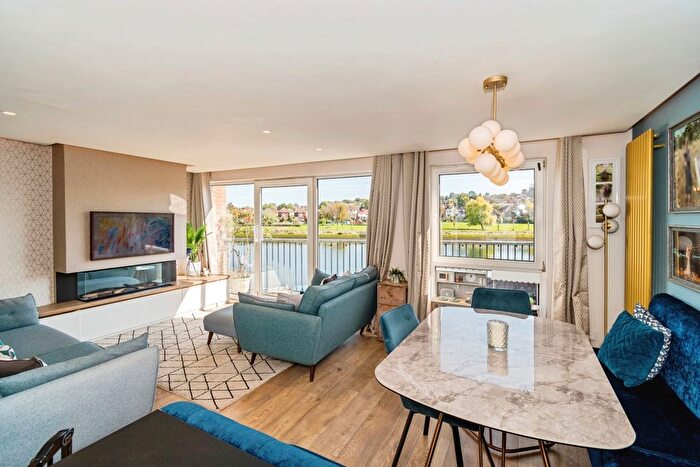 3 Bedroom End Of Terrace House For Sale In Priory Avenue, Southampton, Hampshire, SO17