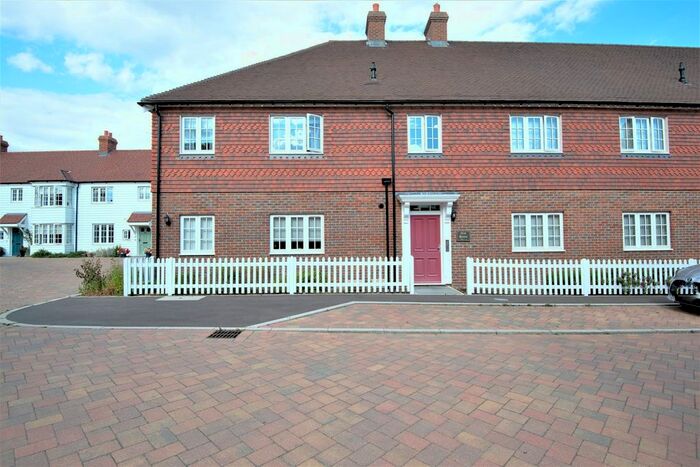 2 Bedroom Flat For Sale In Three Fields Road, Tenterden, Ashford, TN30