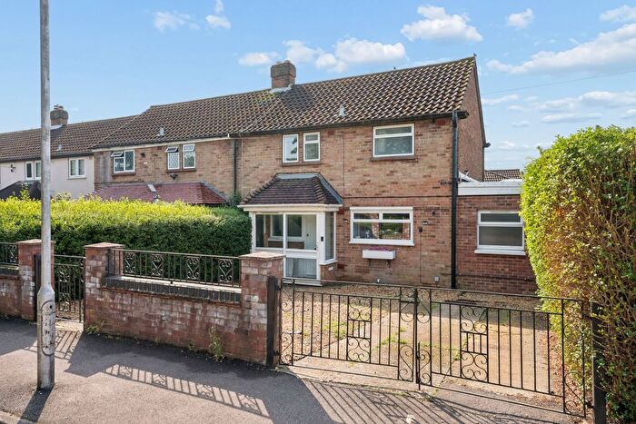 4 Bedroom Semi Detached House For Sale In Oakfield, Mill End, Rickmansworth, Herts, WD3