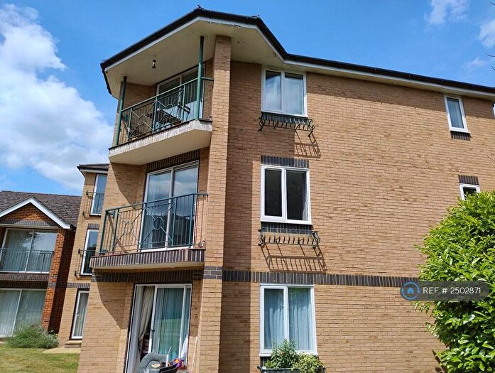 2 Bedroom Flat To Rent In All Saints Avenue, Maidenhead, SL6