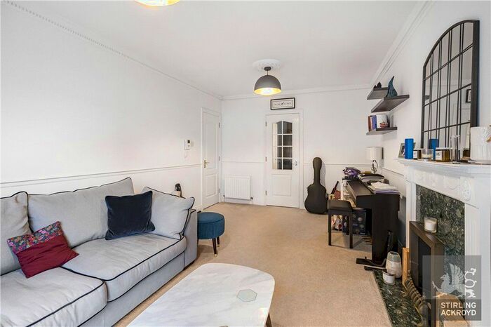 2 Bedroom Flat To Rent In Leathermarket Court, London, SE1