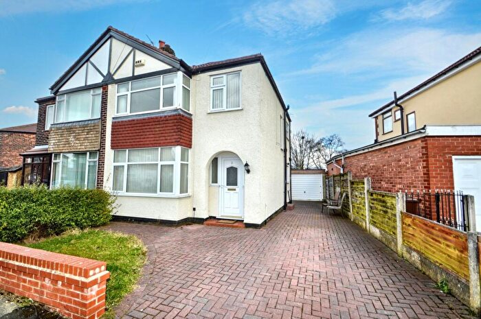 3 Bedroom Semi-Detached House To Rent In Swinton Crescent, Bury, BL9