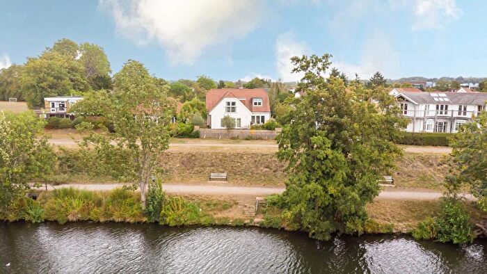 4 Bedroom Detached House For Sale In Lower Ham Road, Kingston Upon Thames, KT2