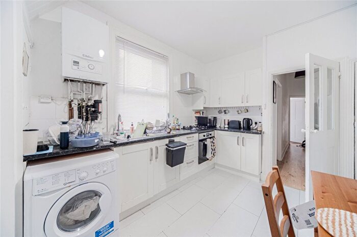 1 Bedroom Flat For Sale In Cranleigh Road, London, N15