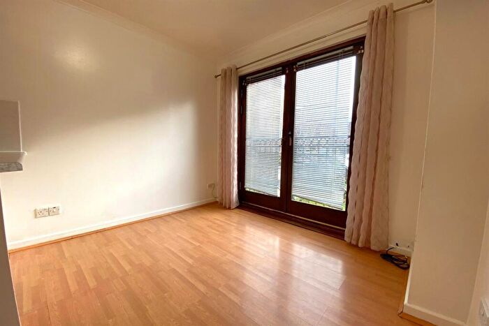 4 Bedroom Town House To Rent In Butlers Walk, BS5