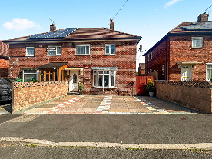 3 Bedroom Semi-Detached House For Sale In Housefield Road, Bentilee, Stoke-on-Trent, ST2
