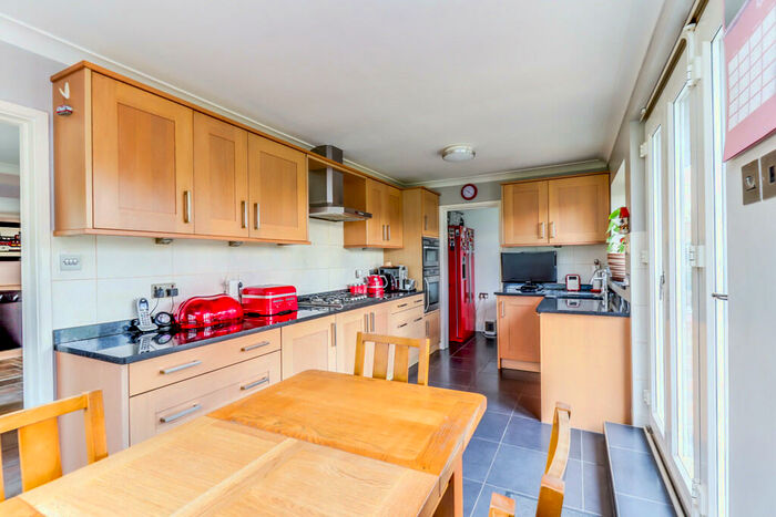 4 Bedroom Chalet For Sale In Osborne Road, Bowers Gifford, SS13