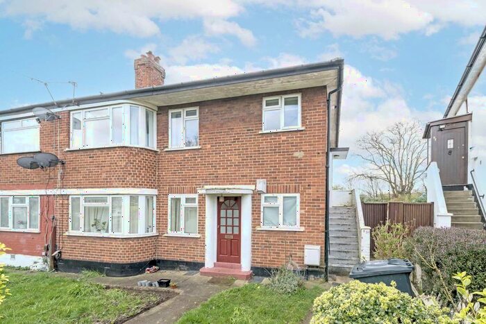 2 Bedroom Flat To Rent In Cavendish Avenue, London, W13