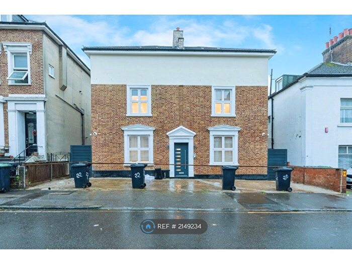 2 Bedroom Flat To Rent In Limes Grove, London, SE13