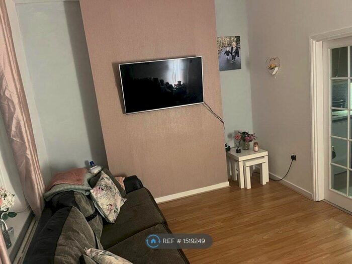 3 Bedroom End Of Terrace House To Rent In Wasdale Street, Castleton, OL11