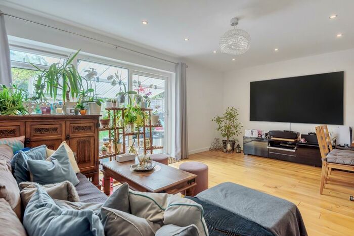 3 Bedroom Terraced House To Rent In Wokingham, Berkshire, RG41