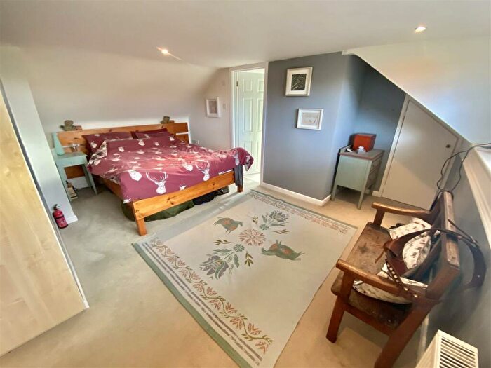 3 Bedroom Apartment For Sale In West Bay Road, Bridport, DT6