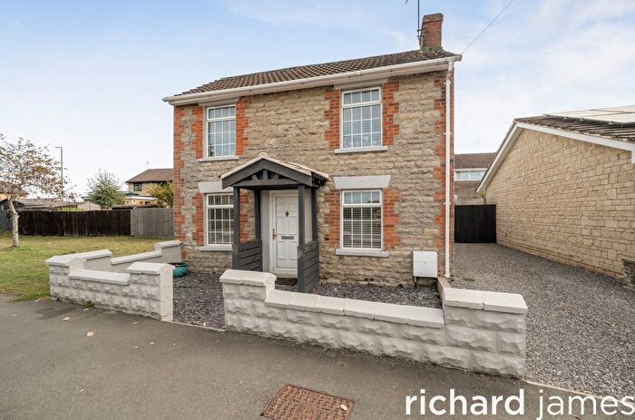 2 Bedroom Detached House For Sale In Blunsdon Road, Haydon Wick, Swindon, SN25