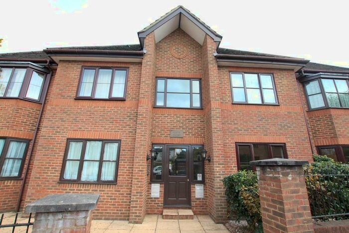2 Bedroom Flat To Rent In Knaphill, GU21
