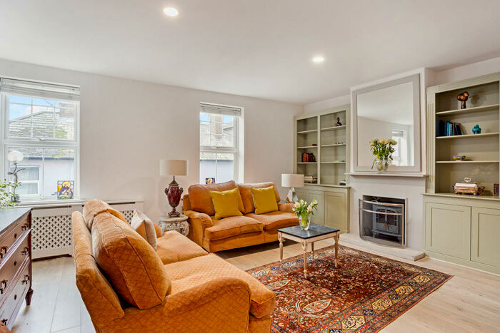 2 Bedroom Apartment To Rent In Baker Street, Weybridge, KT13