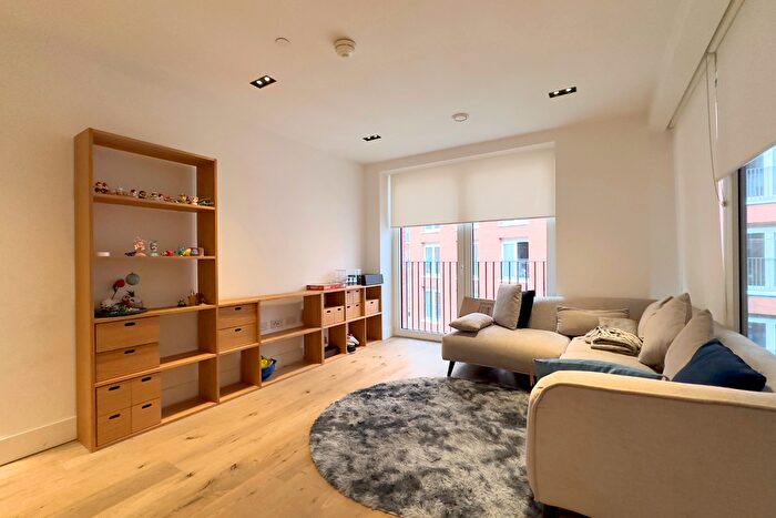 2 Bedroom Flat To Rent In Exchange Gardens, London, SW8