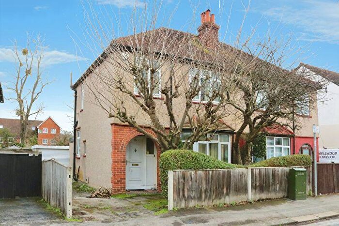 3 Bedroom Semi Detached House For Sale In Dolphin Road, Slough, SL1