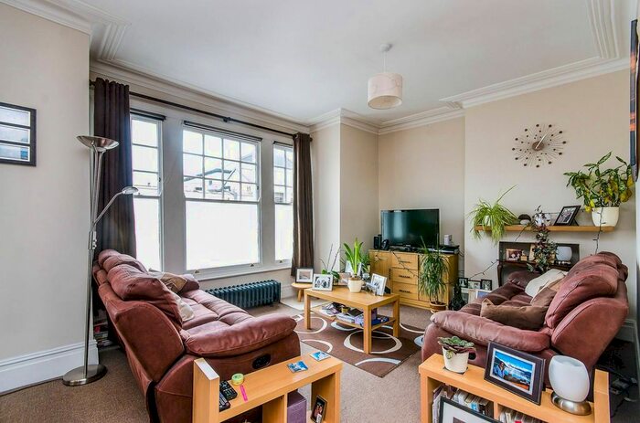 2 Bedroom Flat To Rent In Louisville Road, Balham, London, SW17