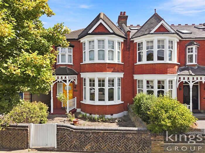 4 Bedroom Semi-Detached House For Sale In Harlech Road, London, N14