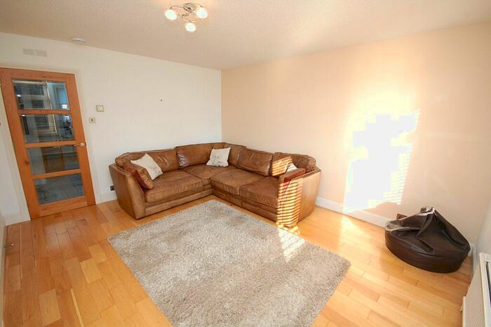 2 Bedroom Flat To Rent In Claremont Gardens, West End, Aberdeen, AB10