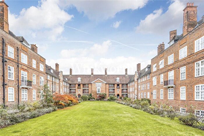4 Bedroom Apartment To Rent In Hampstead Way, London, NW11