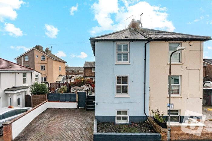 3 Bedroom Semi-detached House For Sale In Albion Road, Gravesend, Kent, DA12