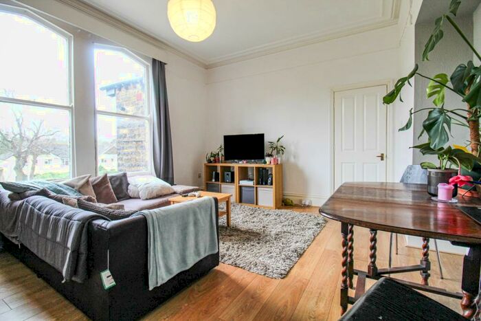 1 Bedroom Flat To Rent In Burton Crescent, Headingley, LS6