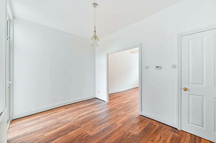 4 Bedroom Semi-Detached House To Rent In Bromley Gardens, Bromley, BR2