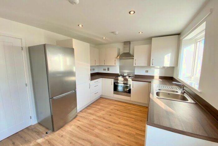 4 Bedroom Town House To Rent In Eastwell Walk, Leicester, LE4