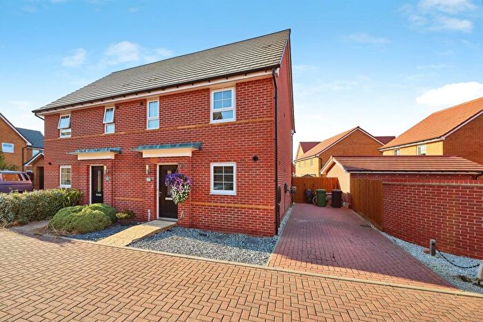 3 Bedroom Semi-Detached House For Sale In Lockwood Way, Hampton Water, Peterborough, PE7