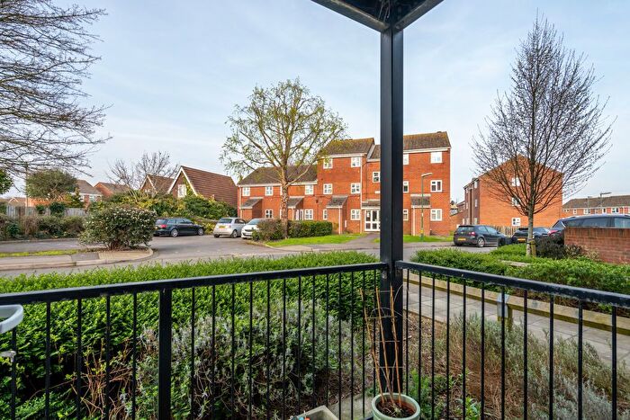 2 Bedroom Flat For Sale In Chatsworth Road, Chichester, PO19