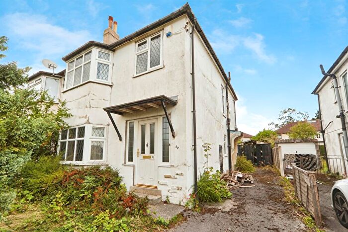 3 Bedroom Semi-Detached House For Sale In Ringwood Avenue, Leeds, LS14