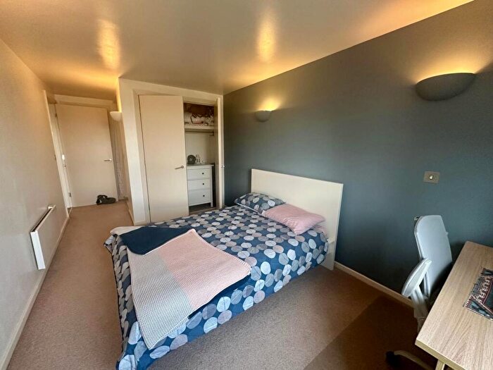 2 Bedroom Apartment To Rent In Whitehall Waterfront, LS1