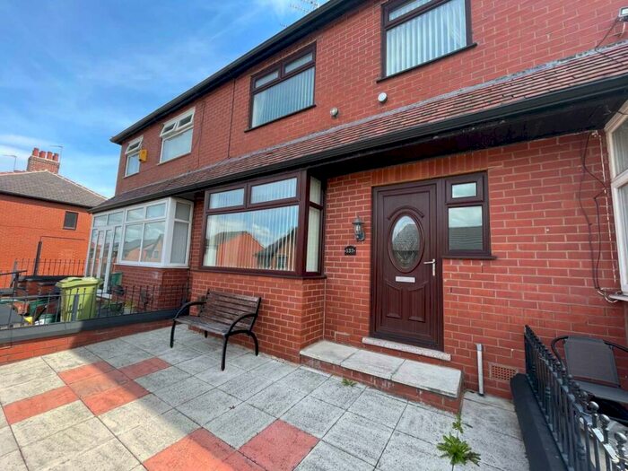 3 Bedroom Town House To Rent In Acre Lane, Derker, OL1