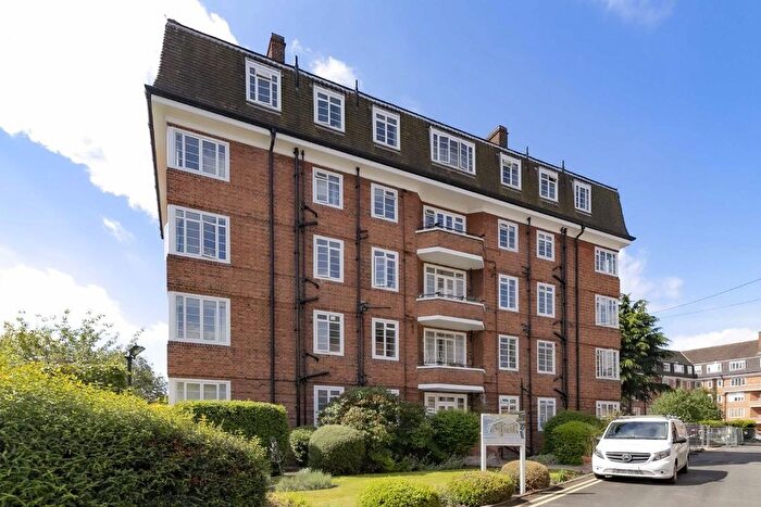 2 Bedroom Flat To Rent In Watchfield Court, Chiswick, W4
